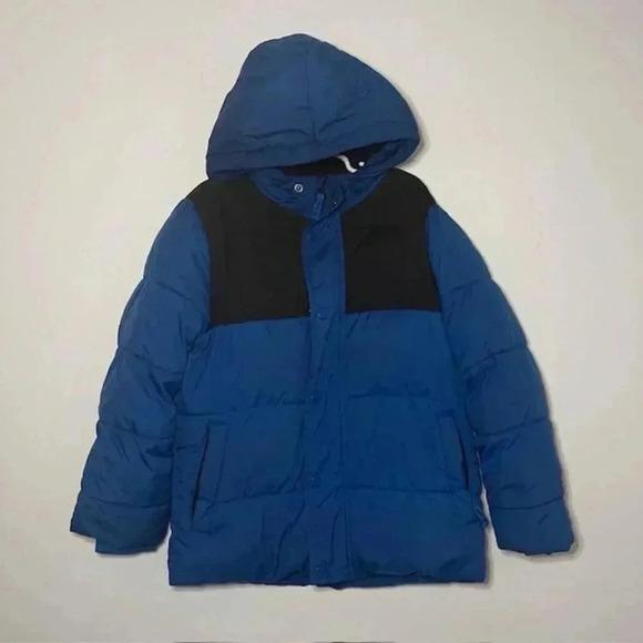 Amazon Essentials Boys' Heavyweight Hooded Puffer Jacket (6-7)  Water-Resistant - Picture 1 of 16